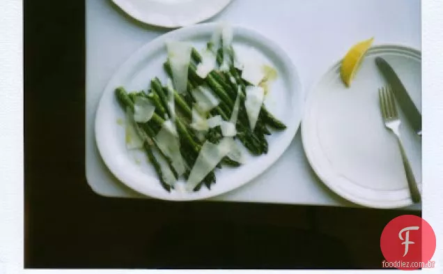 Espargos Torrados Com Creme De Noz E Pecorino