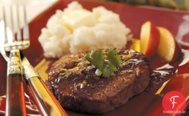 Filetes De Carne De Bovino Vidrados Com Pêssego