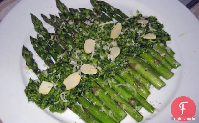 Pesto De Salsa Em Aspargos