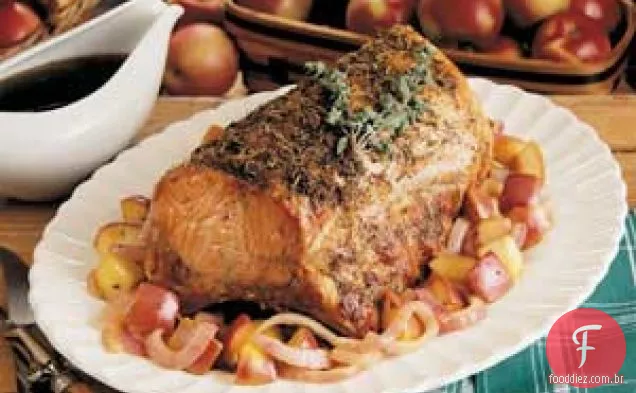Carne de porco com ervas e maçãs