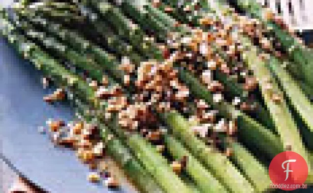 Espargos Com Molho De Laranja E Avelãs Torradas