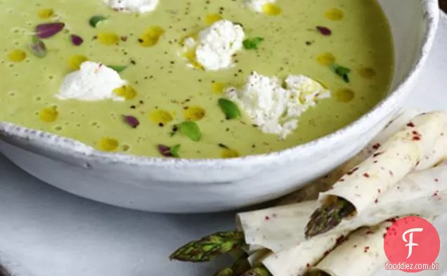 Sopa De Aspargos Com Rolos De Aspargos Crocantes