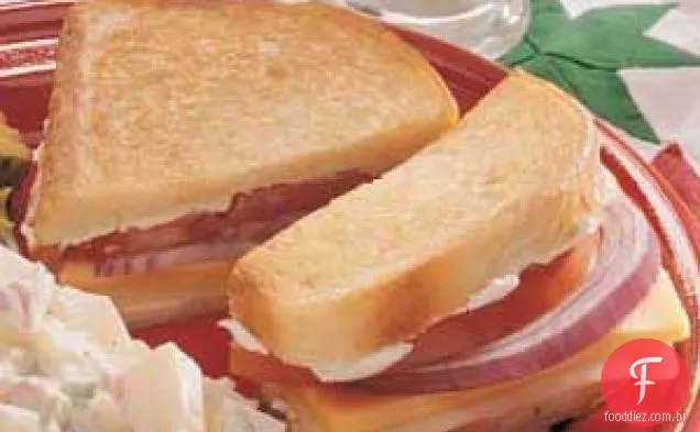 Queijo Grelhado Com Três Queijos