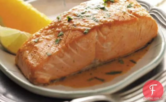 Salmão com vinagrete de laranja