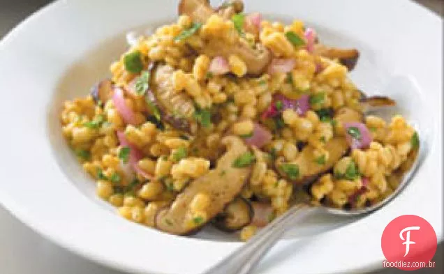 Salada de cevada e cogumelos