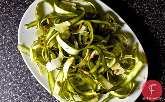 Salada De Espargos Ribboned Com Limão