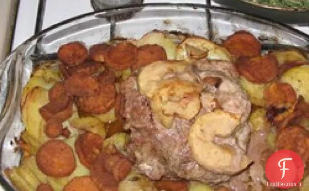 Lombo de porco com canela e batatas