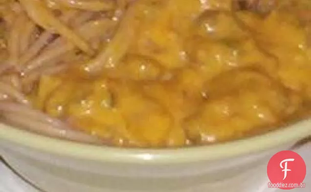 Linguine de salsicha com molho de abóbora e gengibre
