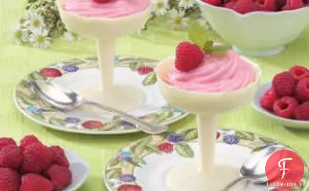 Mousse De Framboesa Em Copos De Chocolate