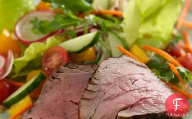 Salada de Filé Mignon picante grelhado com molho de gengibre e limão