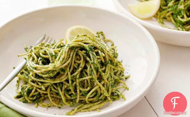 Esparguete pesto de couve e pistache