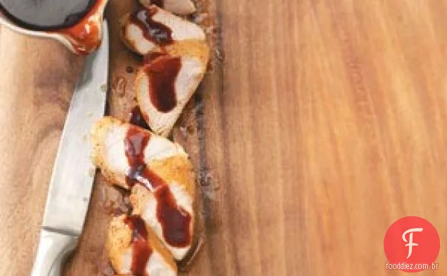 Lombo de peito de peru com molho de framboesa