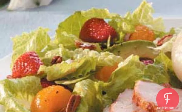 Salada de morango com vinagrete de canela