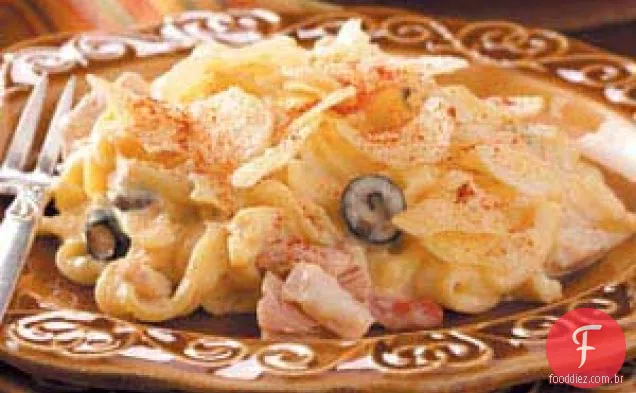 Prato Quente De Macarrão De Atum