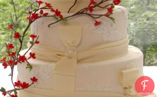 Bolo de casamento de baunilha e canela com creme de manteiga de chocolate quente mexicano