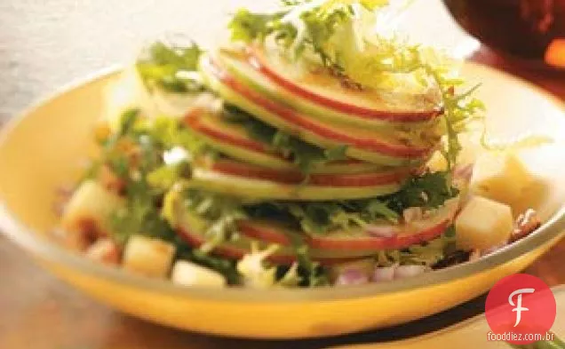 Salada de maçã com vinagrete de bordo