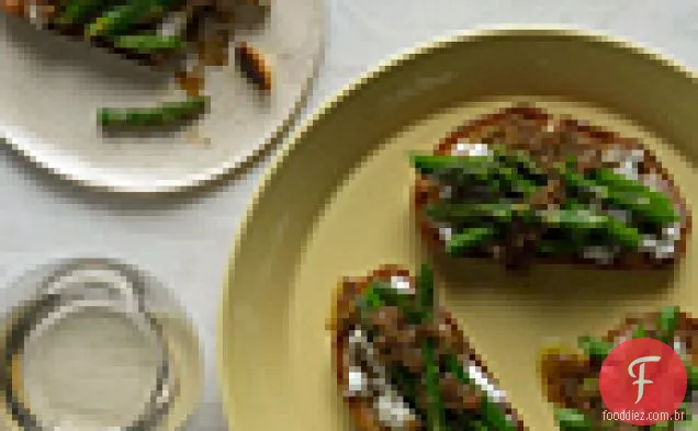 Espargos queijo de cabra Bruschetta com vinagrete Porcini