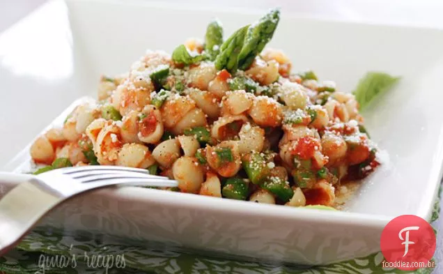 Conchas De Macarrão Para Bebês Com Espargos E Molho Marinara