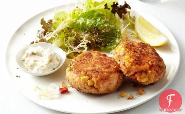 Bolos De Salmão Com Salada