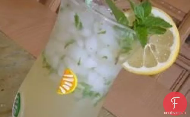 Chá Gelado De Menta E Limonada