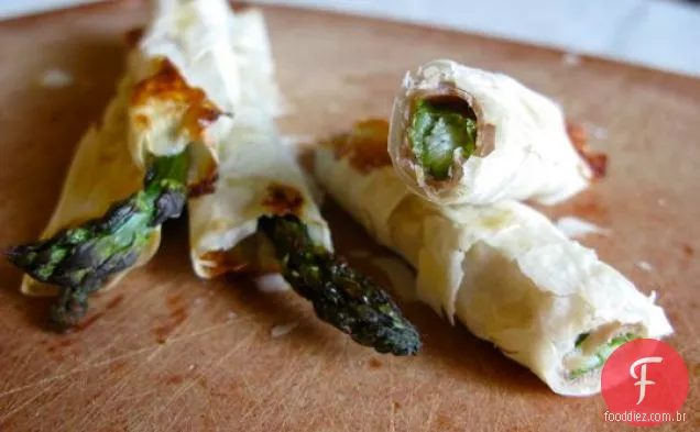 Lanças De Espargos Embrulhadas Em Prosciutto & Phyllo