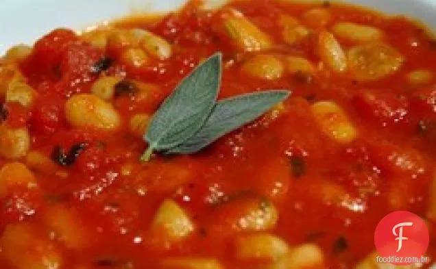 Ensopado de feijão e tomate com sálvia