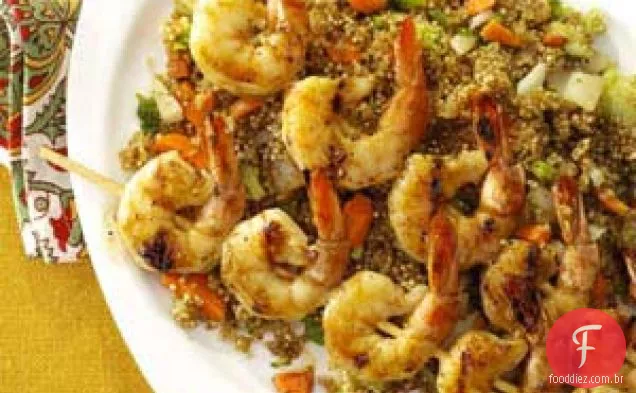 Espetos de camarão com Quinoa Asiática