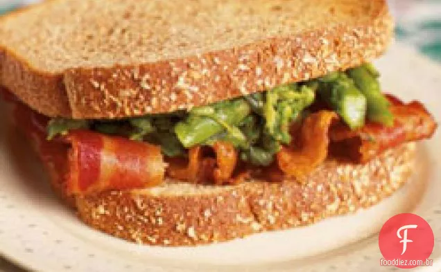 Espargos E Bacon Na Torrada
