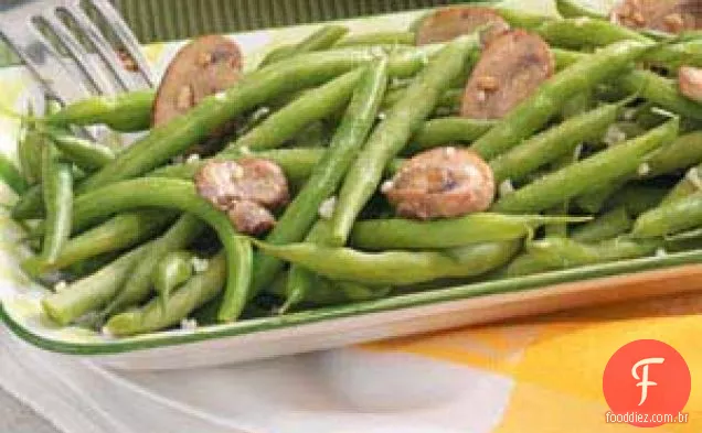 Feijão verde com alho e cogumelos