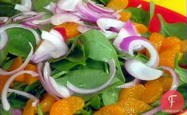Salada De Espinafre com tangerina e cebola roxa