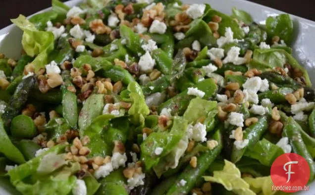 Salada De Espargos Com Queijo Feta, Nozes E Vinagrete De Hortelã