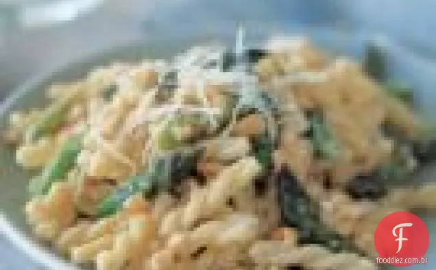 Gemelli Com Manteiga Marrom E Espargos