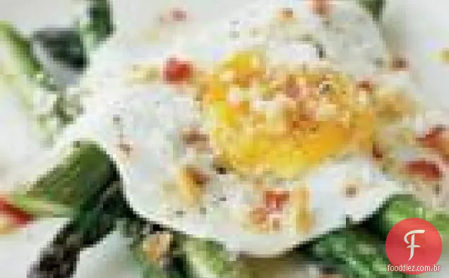 Ovos Fritos Com Aspargos, Pancetta E Migalhas De Pão