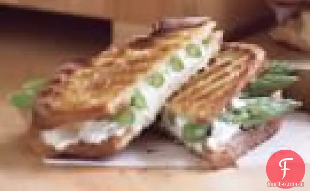 Espargos E Queijo De Cabra Panini