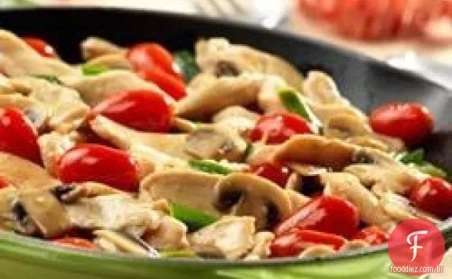 Frango com tomates e cogumelos