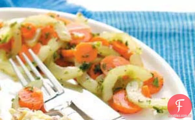 Salada De Pepino E Cenoura Com Gengibre