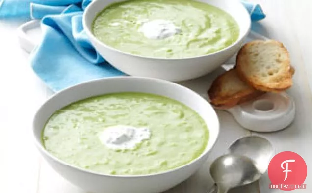 Sopa de aspargos com Creme Fraiche de limão