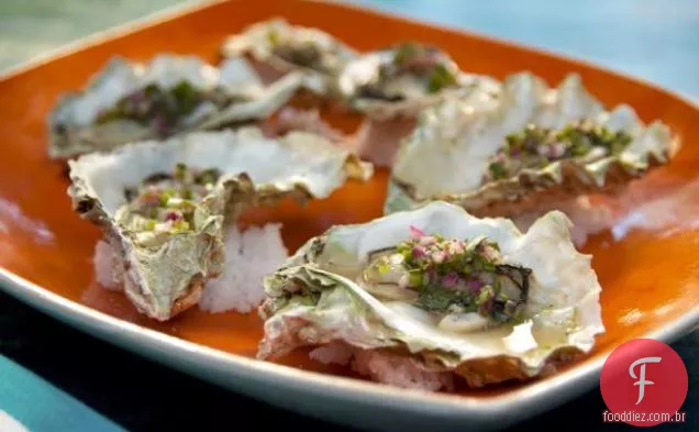 Ostras grelhadas com Mignonette de Jalapeno-erva