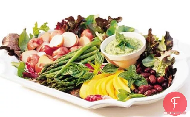 Salada de espargos, batata e mamão com molho de cebola verde