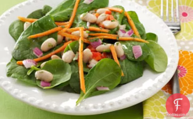 Saladas de feijão branco e espinafre