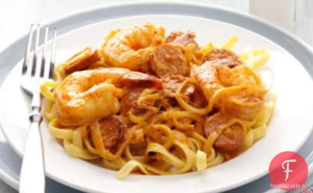 Fettuccine de camarão com manteiga de Andouille