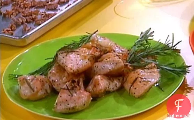Alho frango assado com alecrim e limão