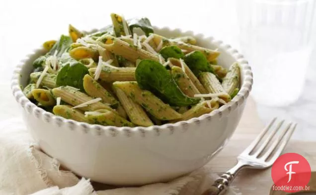 Penne com molho de espinafre