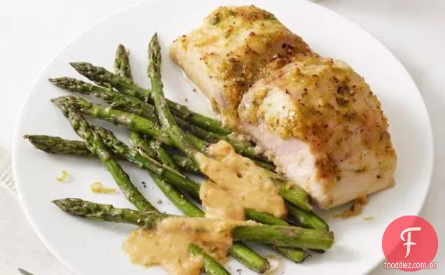 Mahi Mahi com espargos e molho de amêndoa