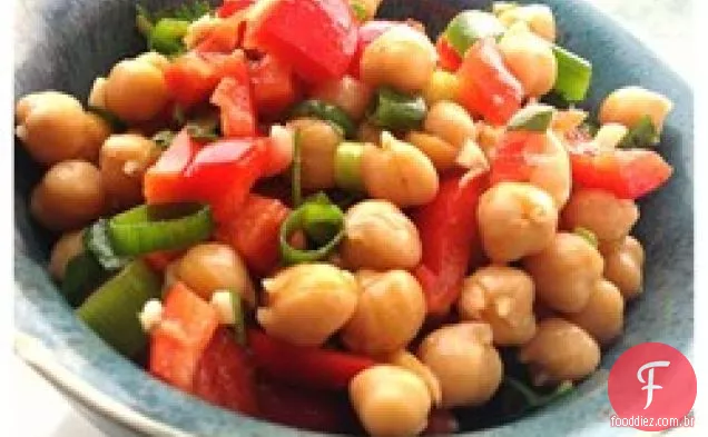 Salada de grão-de-bico cominho e coentros