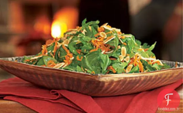 Salada De Rúcula, Cenoura E Raiz De Aipo Com Amêndoas