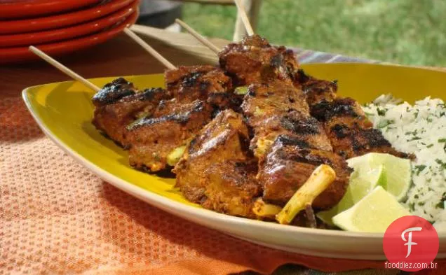 Espetos De Cordeiro Grelhados Ao Estilo Tandoori