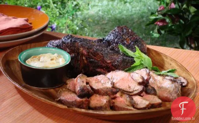 Pernil de cordeiro com crosta de caril e Raita de romã