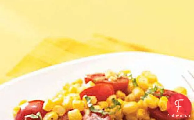 Milho refogado com tomate e manjericão