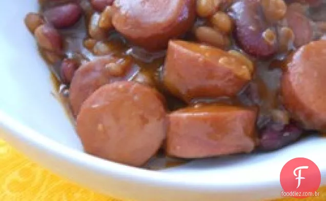 Culpe a caçarola de Feijão De Cachorro (kielbasa e Prato De Feijão)